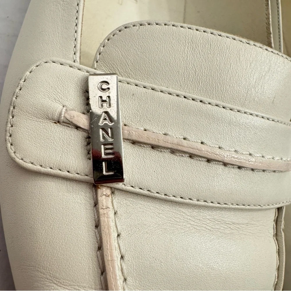 CHANEL Sz 37.5 Off White Calfskin Square Toe Slip on LOAFERS Low Heel Italy LUX